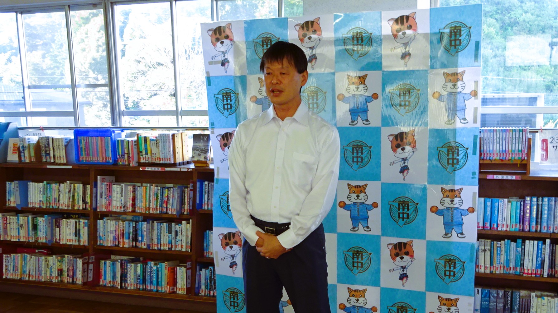 041021 表彰 後期学級委員任命 (7)